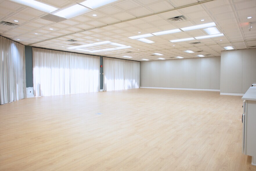 More Photos Of 4100 S Stream Blvd, Charlotte Unknown For Lease