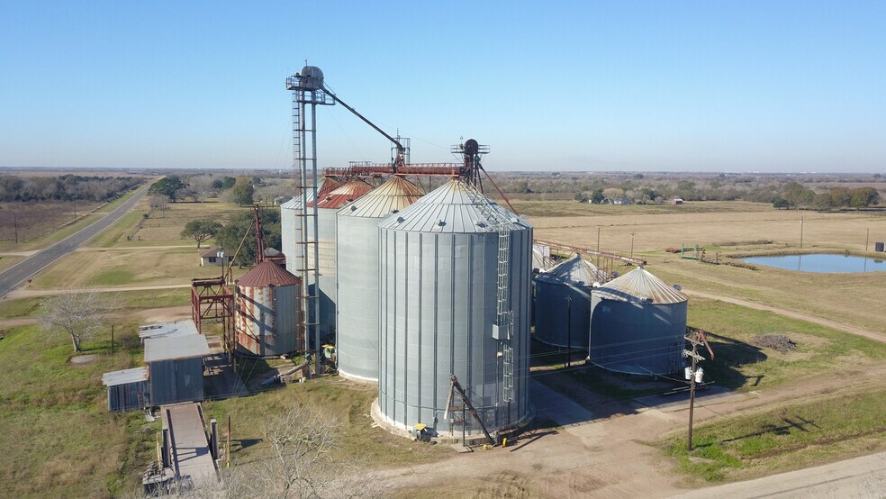 More Photos Of 2871 Gin Rd, Inez Industrial For Sale