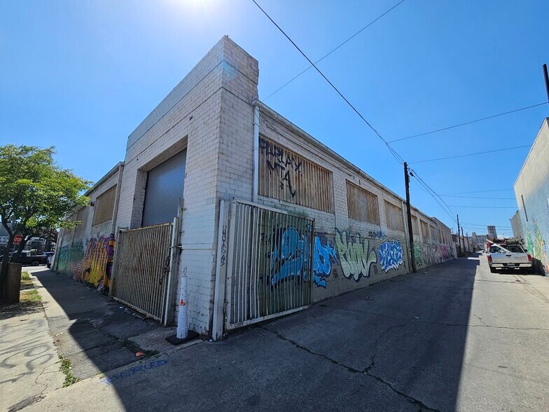 More Photos Of 3053 E 11th St, Los Angeles Industrial For Lease