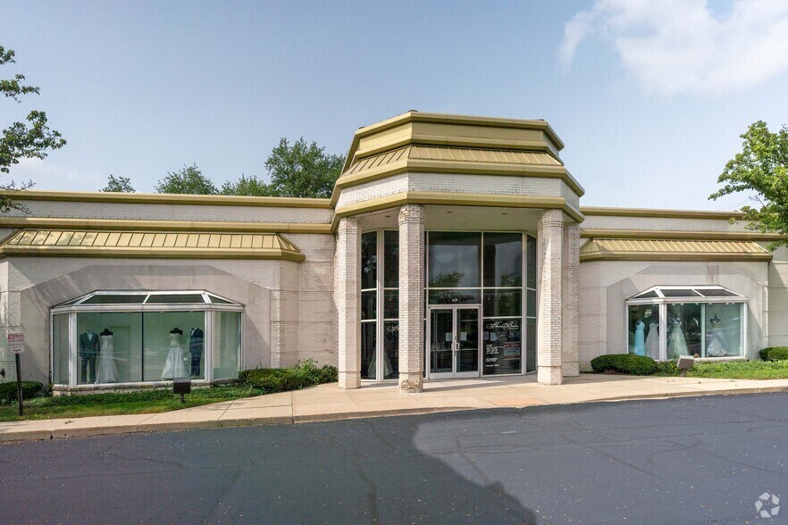 More Photos Of 607 E Golf Rd, Schaumburg Freestanding For Sale