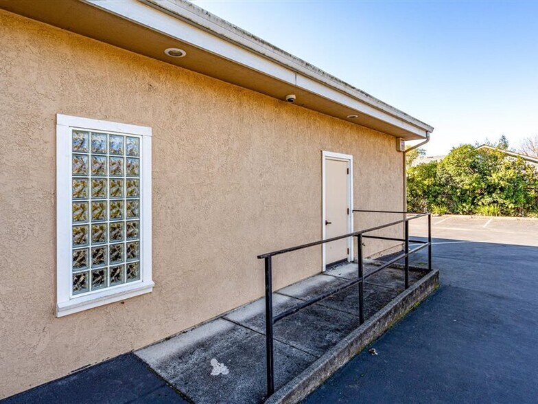 More Photos Of 1105 University St, Healdsburg Religious Facility For Sale