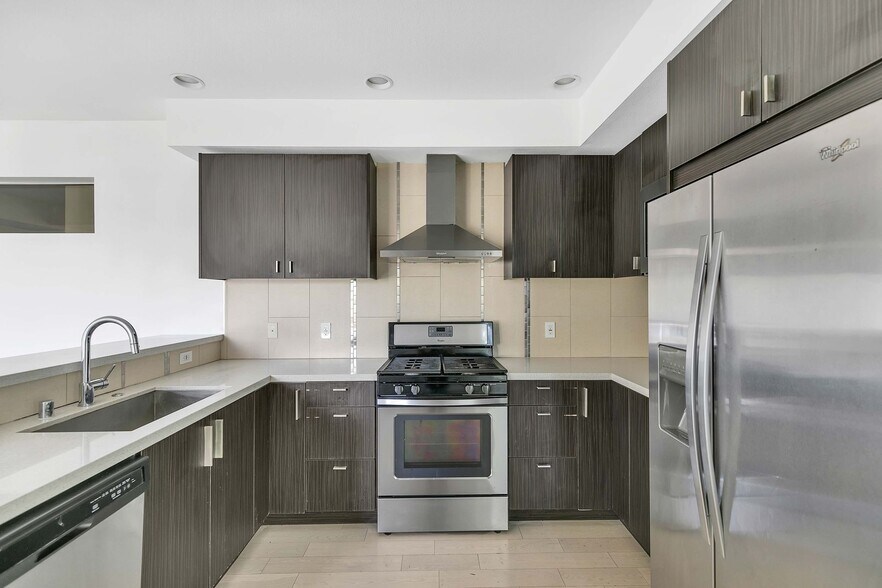 More Photos Of 11900 Courtleigh Dr, Los Angeles Apartments For Sale