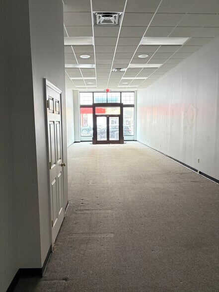 More Photos Of 736-740 Monmouth St, Newport Storefront Retail Residential For Lease