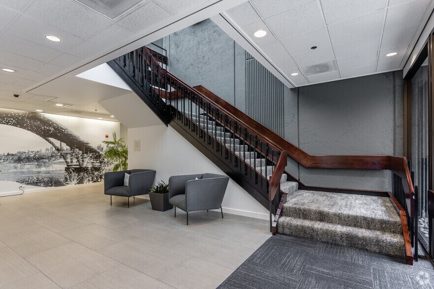 More Photos Of 4949 Meadows Rd, Lake Oswego Unknown For Lease