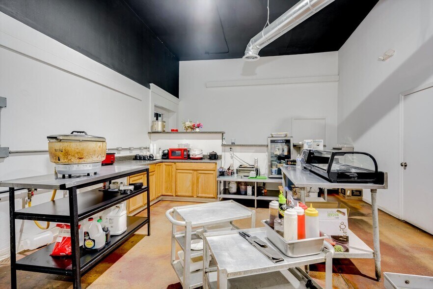 More Photos Of 111 Main Street, Lincolnton Flex For Sale