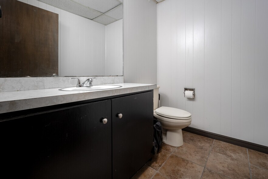 More Photos Of 6845 S Western Ave, Oklahoma City Distribution For Sale