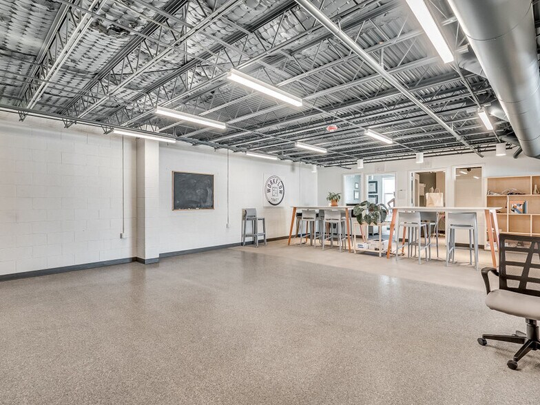 More Photos Of 916 NW 6th St, Oklahoma City Storefront Retail Office For Sale