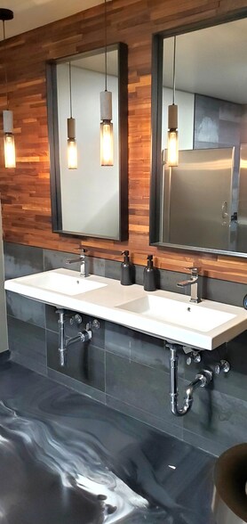 More Photos Of 3101 N Hemlock Cir, Broken Arrow Office For Lease