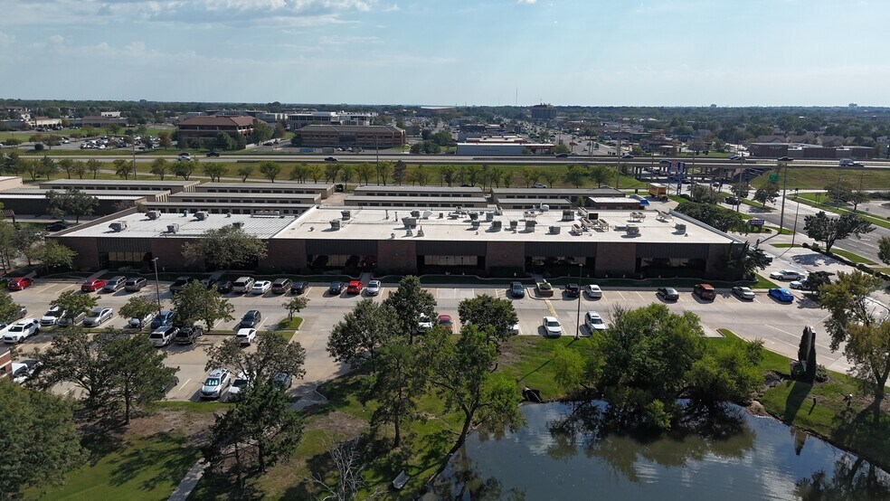 More Photos Of 3450 N Rock Rd, Wichita Flex For Lease