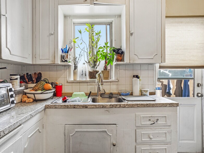 More Photos Of 1218 N Hollywood Way, Burbank Multifamily For Sale