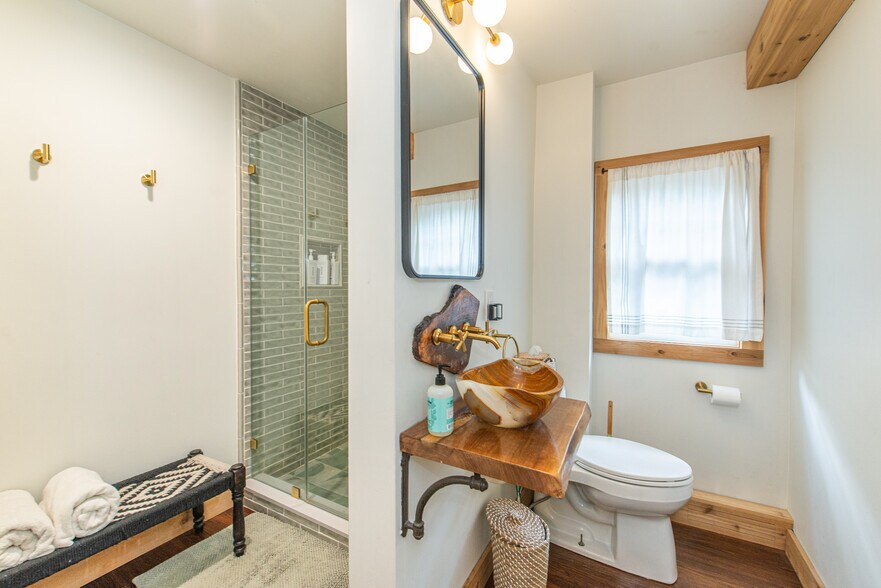 More Photos Of 62 Mount Pleasant Rd, Columbia Specialty For Sale