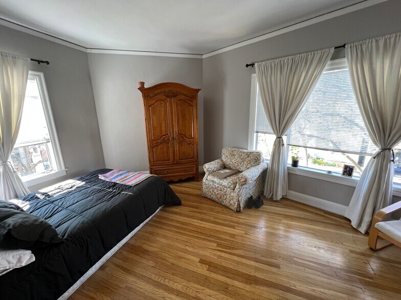 More Photos Of 6008 College Ave, Oakland Storefront Retail Residential For Sale