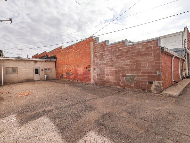 More Photos Of 5010 50 st, Stettler General Retail For Sale