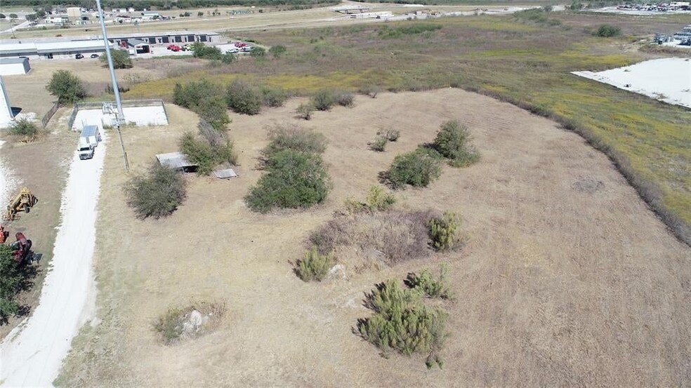 More Photos Of 117 Industrial Loop, Hillsboro Land For Lease