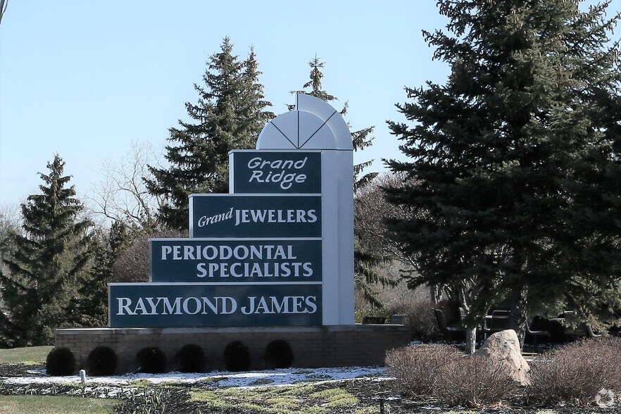 More Photos Of 8185 Holly Rd, Grand Blanc General Retail For Lease