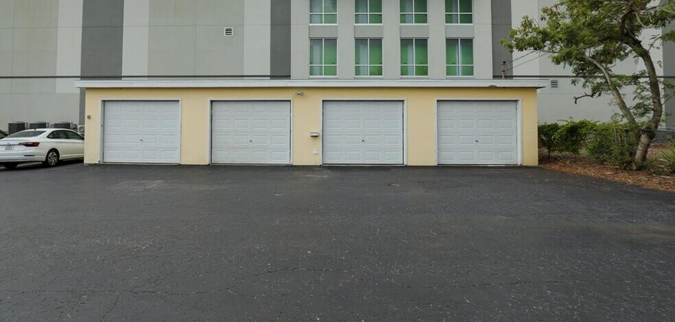 More Photos Of , Largo General Retail For Sale