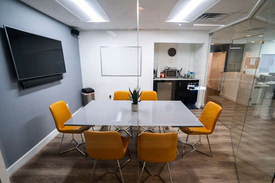 More Photos Of 7865 NW 46th St, Doral Warehouse For Lease