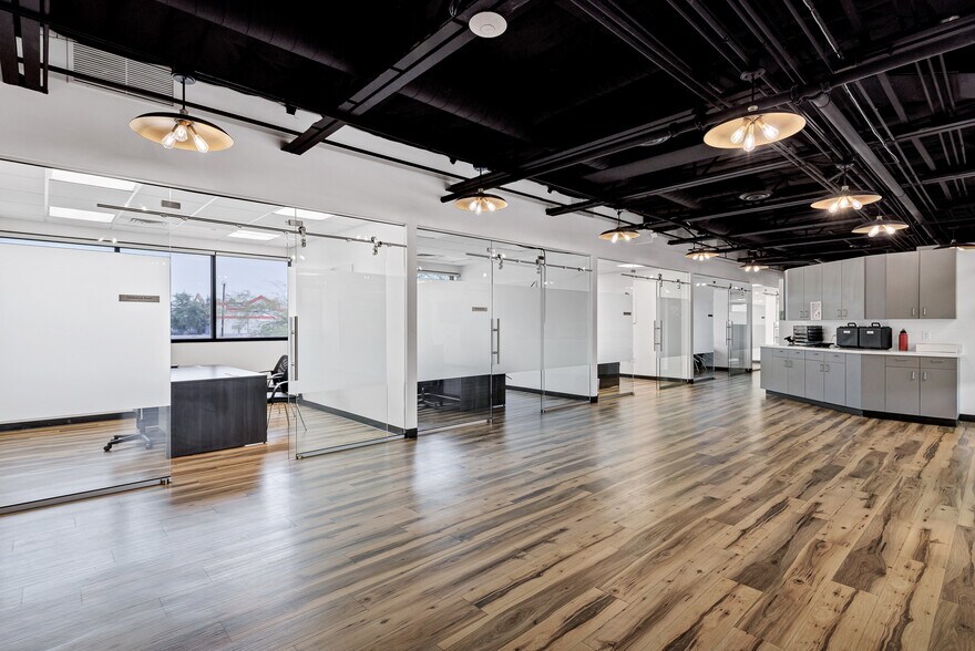 More Photos Of 2727 N 3rd St, Phoenix Office For Sale