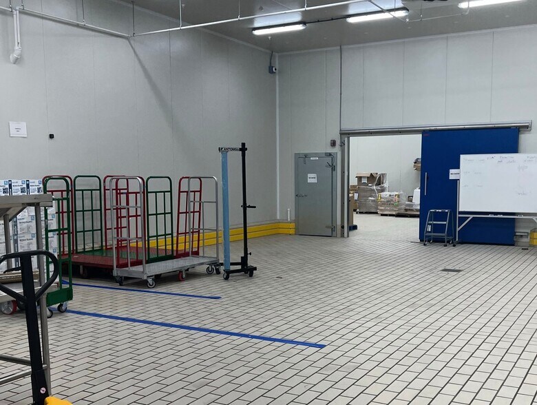 More Photos Of 150 Van Brunt St, Englewood Manufacturing For Lease