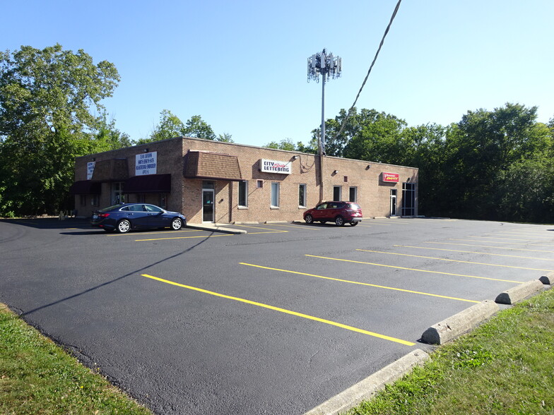 More Photos Of 15801 Oak Park Ave, Oak Forest Showroom For Lease