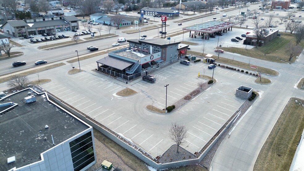 More Photos Of 810 E 1st St, Ankeny Restaurant For Lease