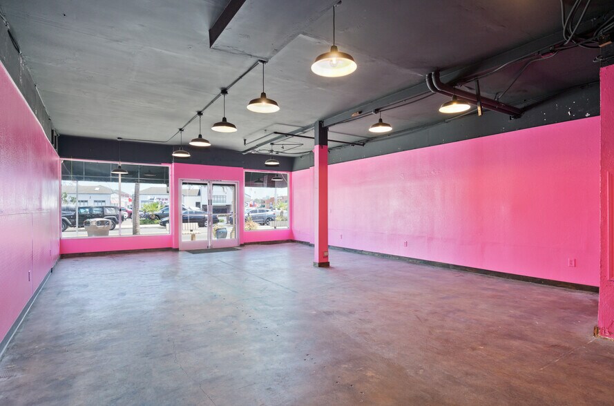 More Photos Of 611-615 E Balboa Blvd, Newport Beach Storefront Retail Residential For Sale