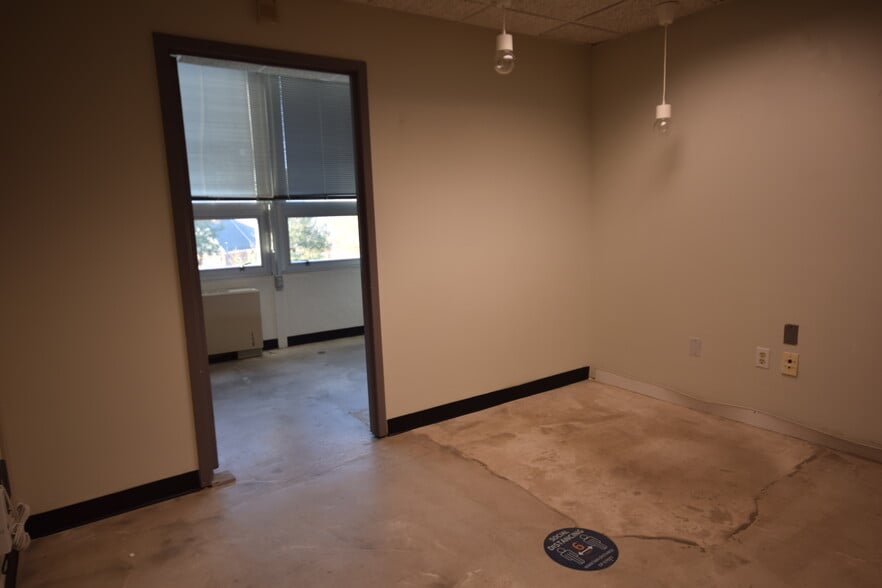 More Photos Of 200 Little Falls St, Falls Church Office For Lease