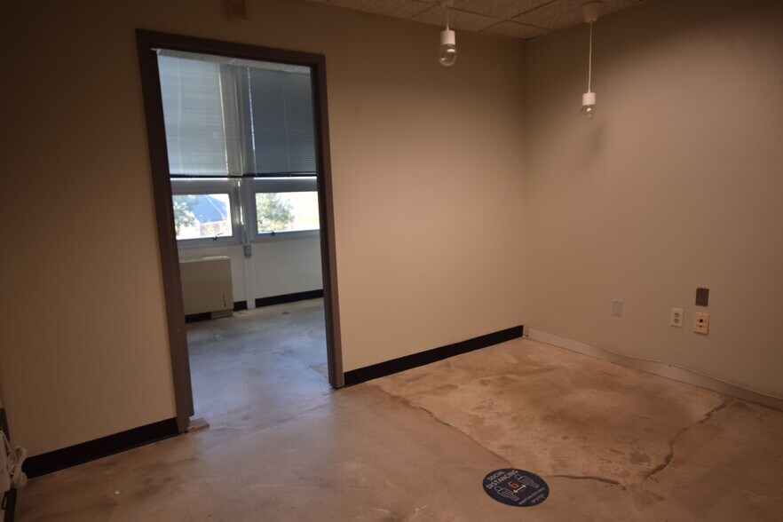 More Photos Of 200 Little Falls St, Falls Church Office For Lease