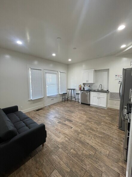 More Photos Of 1418 W 28th St, Los Angeles Dormitory For Sale