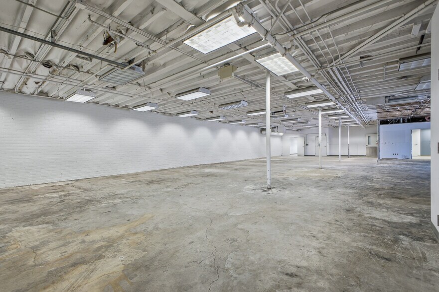 More Photos Of 700-710 W Wilson Ave, Glendale Warehouse For Lease