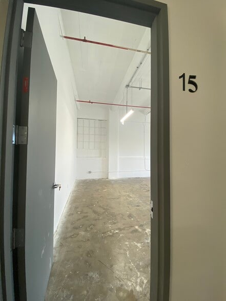More Photos Of 901 E 31st St, Los Angeles Manufacturing For Lease