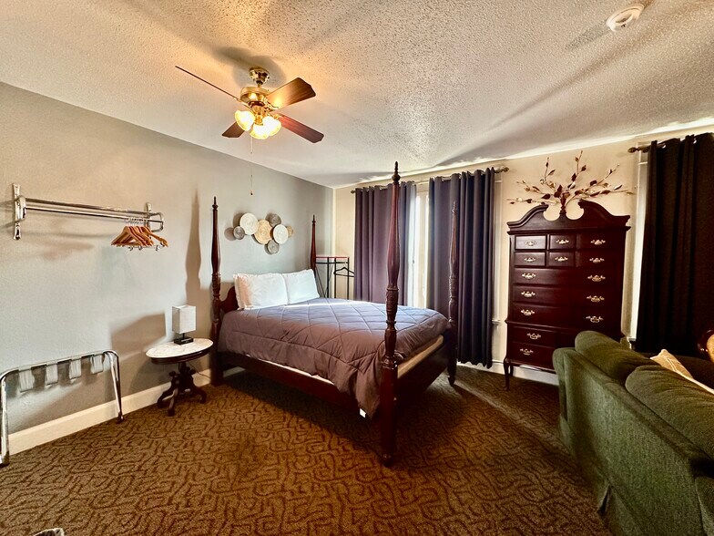 More Photos Of 925 1st Ave, Monte Vista Hotel For Sale