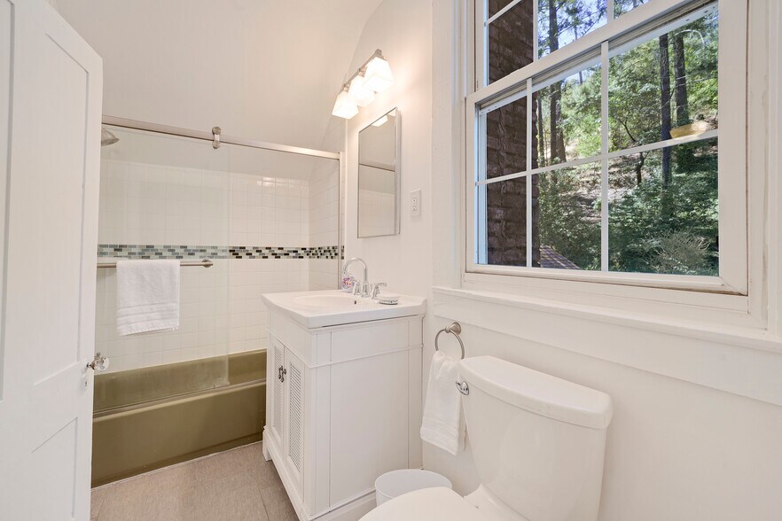 More Photos Of 1423-1425 Foothill, Calistoga Apartments For Sale