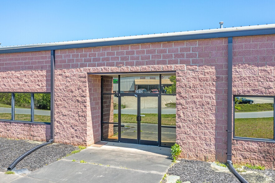 More Photos Of 2812 Chamber Dr, Monroe Manufacturing For Sale