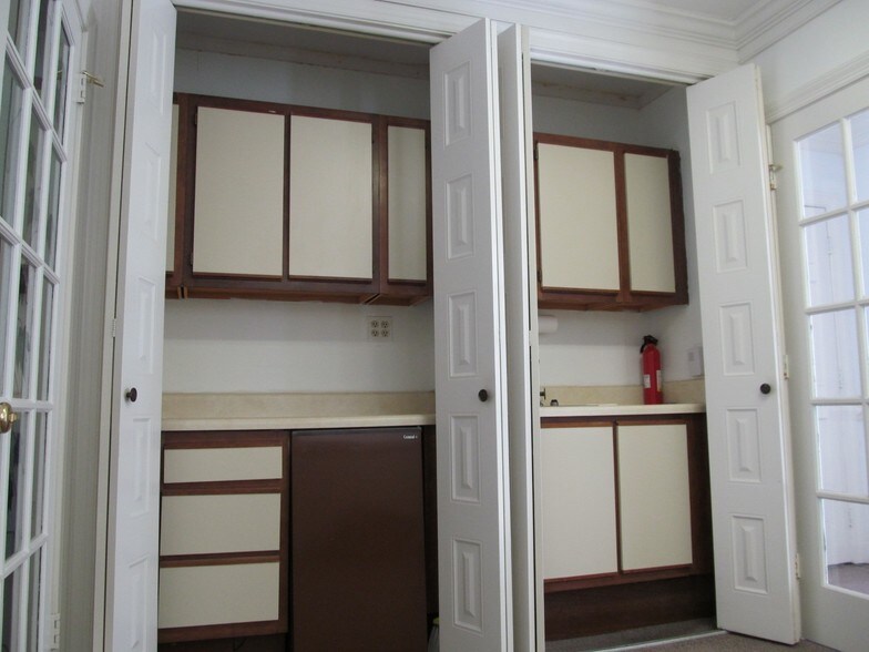 More Photos Of 2817 N Parham Rd, Richmond Office For Sale