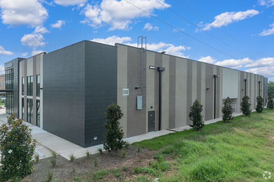 More Photos Of 6927 Brisbane Ct, Sugar Land Medical For Lease