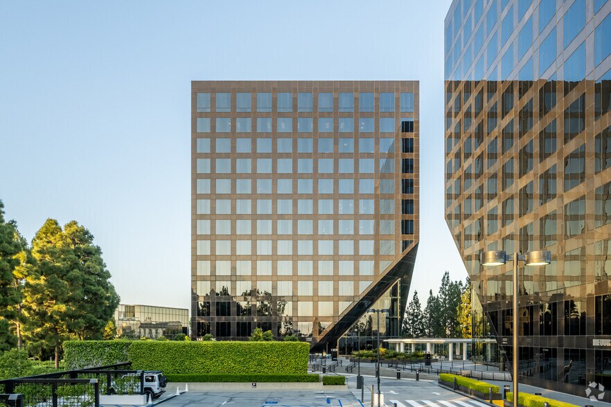 More Photos Of 19900 MacArthur Blvd, Irvine Office For Lease