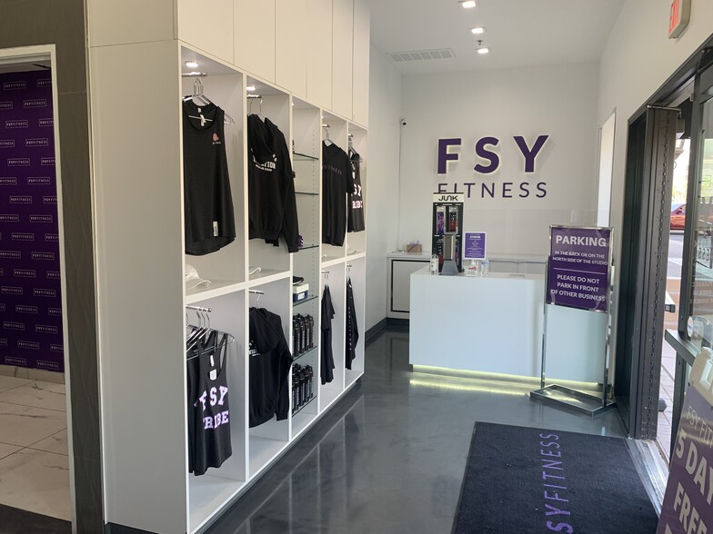 More Photos Of 670 S Green Valley Pky, Henderson Storefront Retail Office For Lease