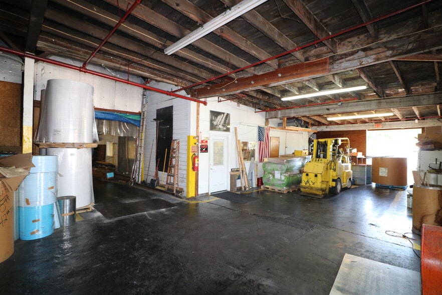 More Photos Of 703 Van Rossum Ave, Beverly Industrial For Sale