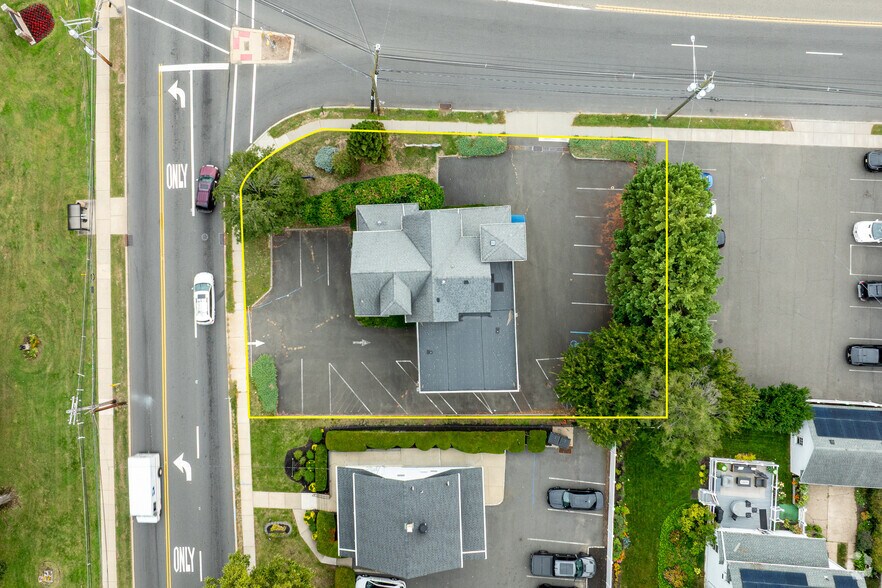 More Photos Of 914 Clifton Ave, Clifton Medical For Sale