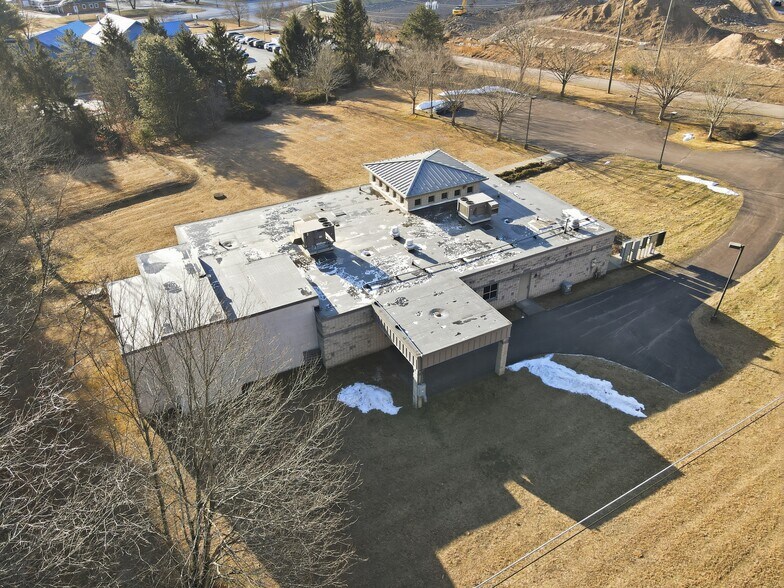More Photos Of 113 Pocono Dr, Milford Office For Sale