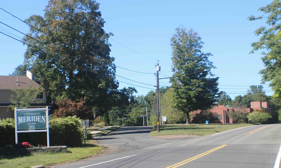 More Photos Of 1501 E Main St, Meriden Office For Lease