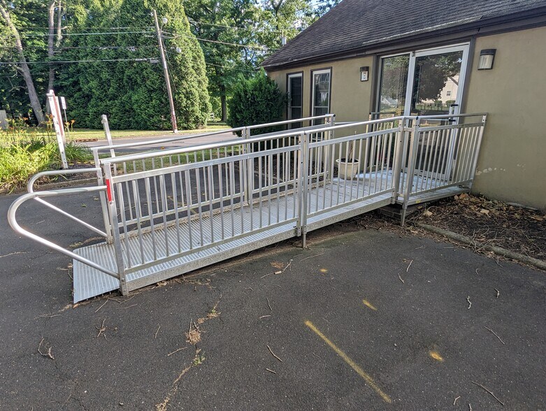 More Photos Of 16 Reeves Ave, Hamilton Office For Sale