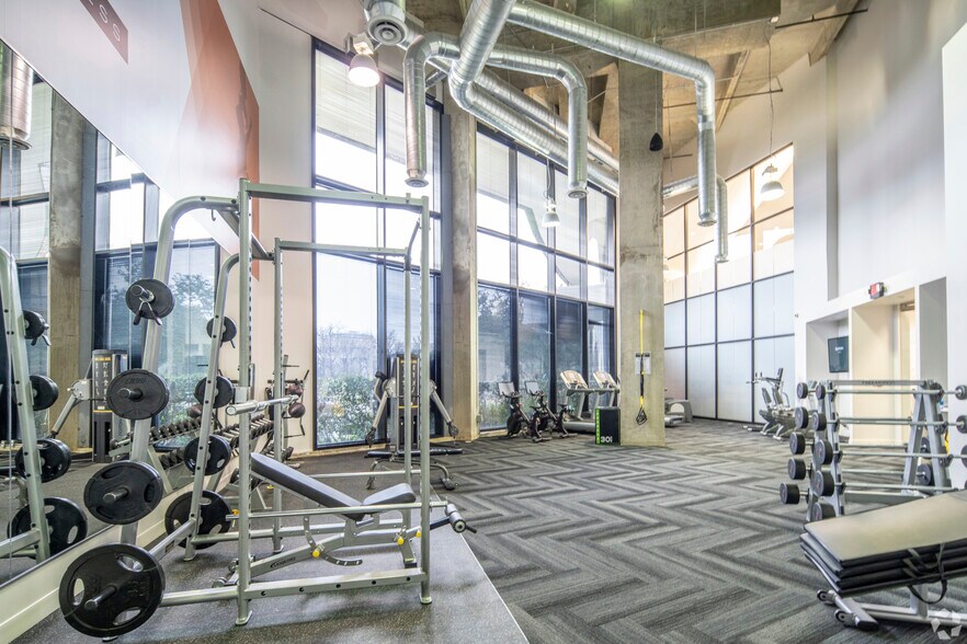 More Photos Of 12377 Merit Dr, Dallas Office For Lease