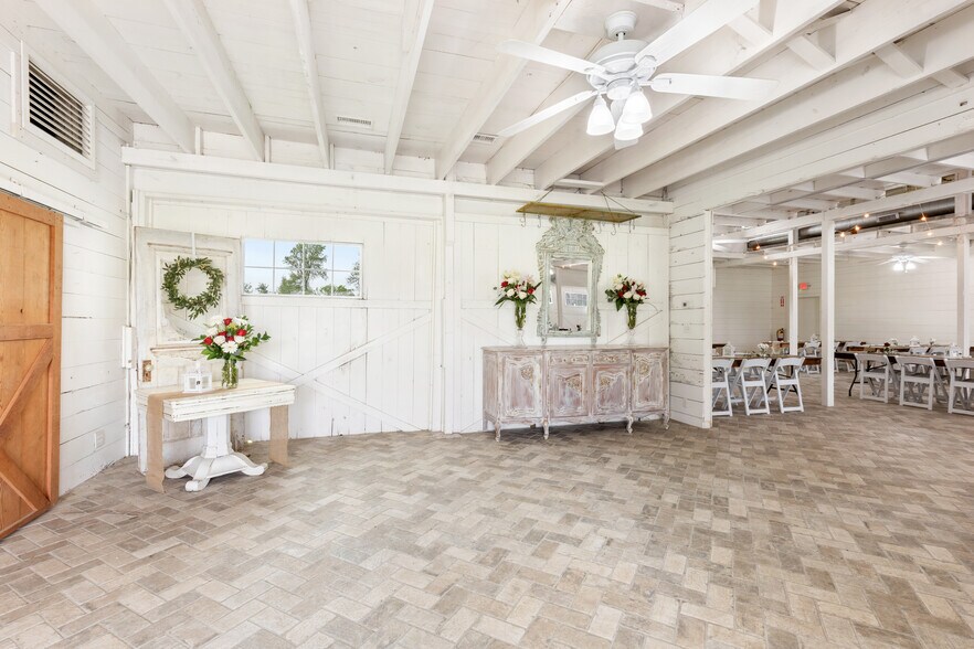 More Photos Of 53447 Highway 290, Hempstead Specialty For Sale