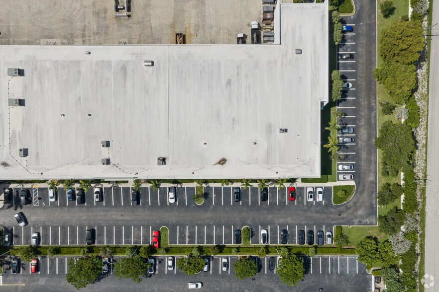More Photos Of 600 Hillsboro Technology Dr, Deerfield Beach Warehouse For Lease