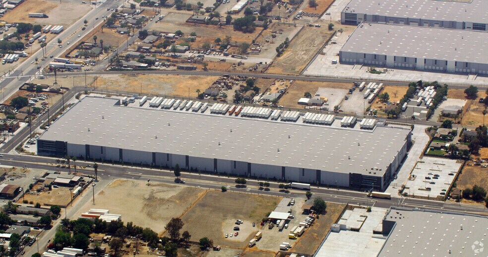 More Photos Of 1070 S Waterman Ave, San Bernardino Distribution For Lease