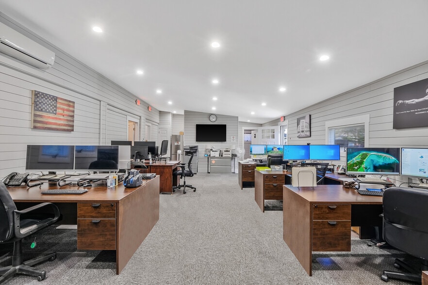 More Photos Of 14-18 Third E Ldl St, Patchogue Flex For Sale