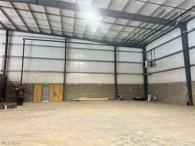 More Photos Of 200 8th St, Chester Warehouse For Lease