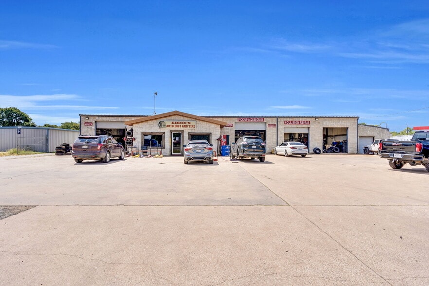 More Photos Of 475 W Commerce St, Fairfield Auto Salvage Facility For Sale